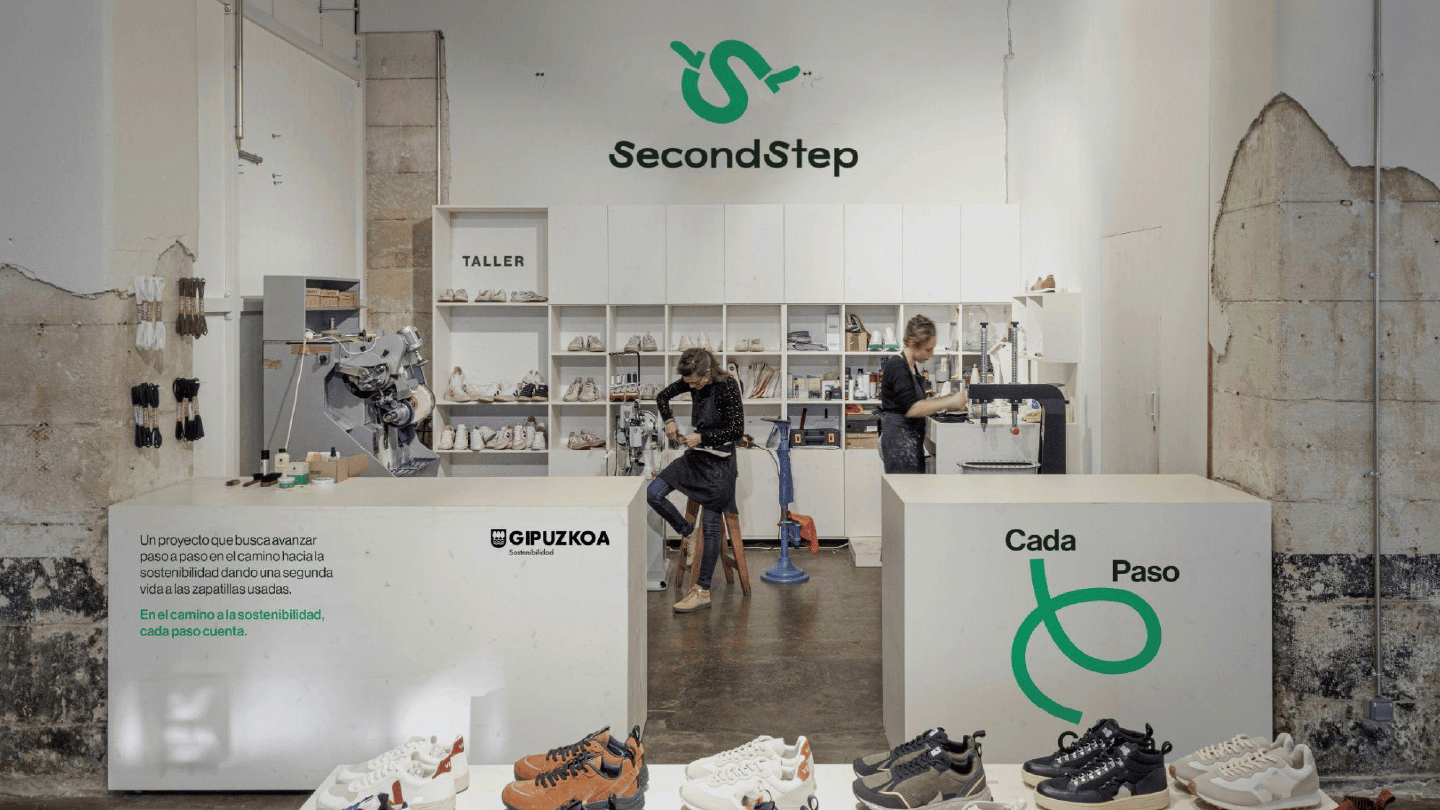 Second Step — zapatillas restauradas en el taller